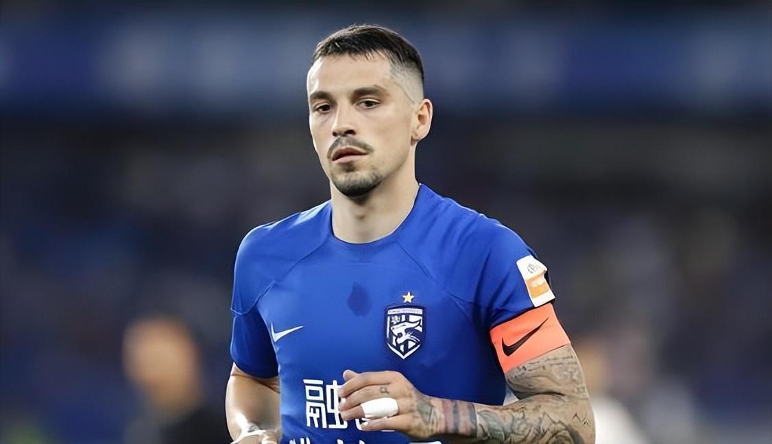 奇异果体育直播-斯坦丘何时加盟大连英博？俱乐部老板儿子给出四字回应，引发热议