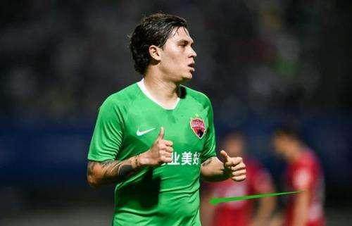 奇异果体育官网-处子球！深足南美妖星贴地斩救主 错失绝杀留遗憾