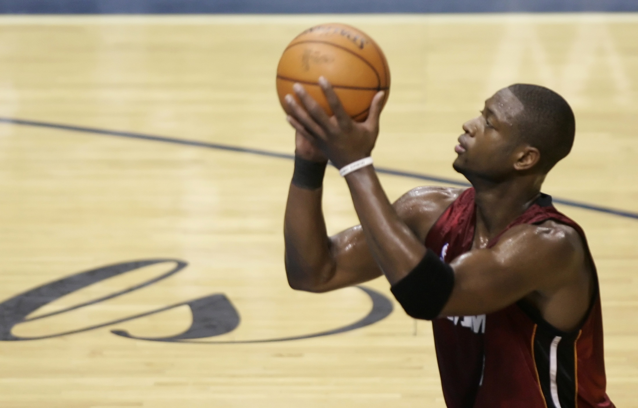 奇异果体育赛程-阿里纳斯:韦德每个休赛期都能学到新的东西 这就是赢家该做的