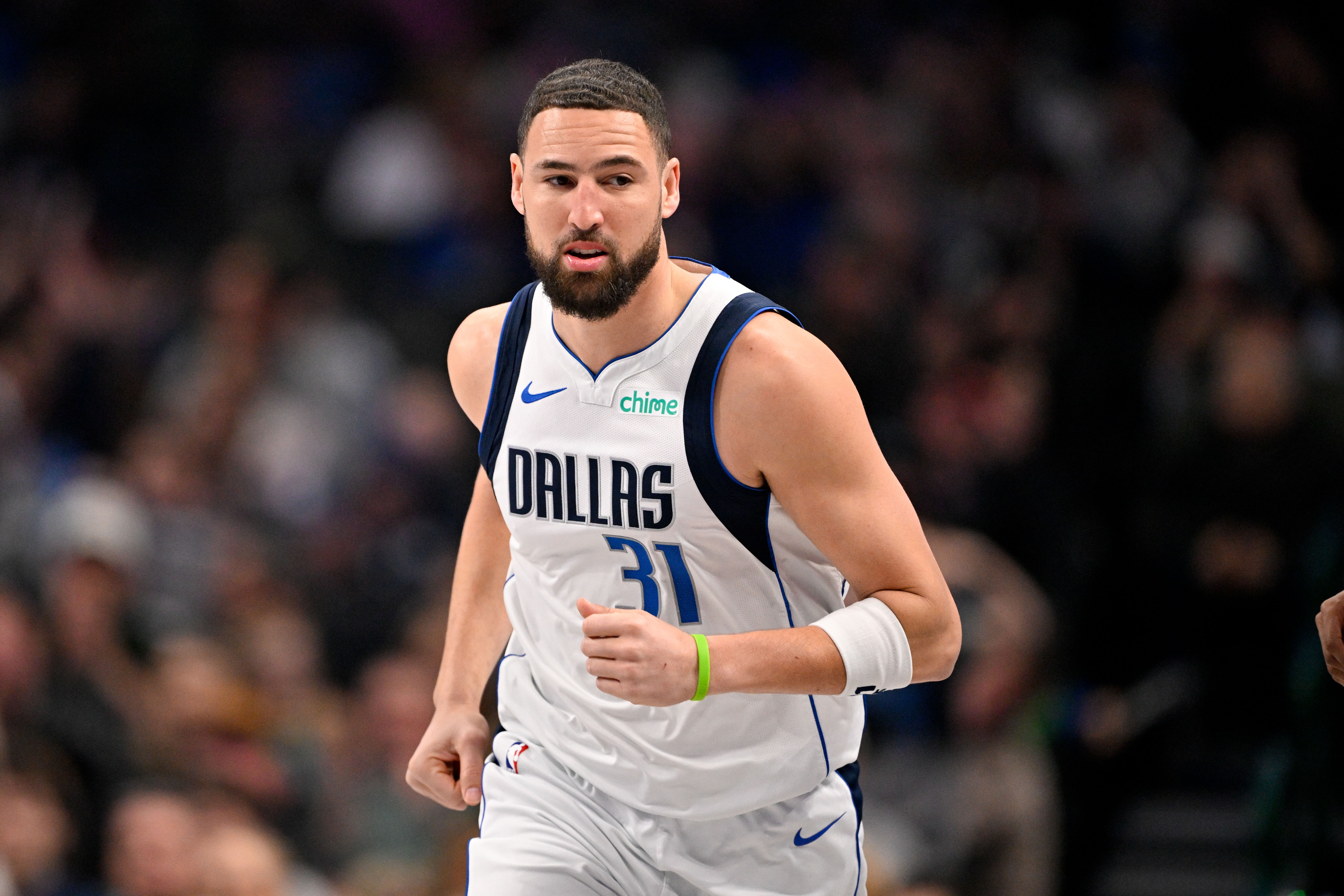 奇异果体育官网-铁麻了！克莱替补10中2&amp;三分7中1仅拿5分1板2助